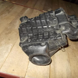 Корпус воздушного фильтра MITSUBISHI V25W 6G72 Pajero (3door)
