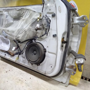 Дверь боковая Hyundai Sonata EF/DA/MS/FS '2001-2012 перед, лев в сборе (дефект, вмятины)