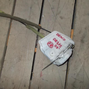 Замок двери Mazda DE3FS Demio перед, прав