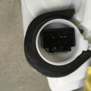 Замок двери Mazda DE3FS Demio перед, прав