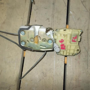 Замок двери Honda RA6 Odyssey (2 контакта) перед, лев 72150-S3N-003