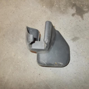 Обшивка салонная(закрывашка болтов  переднего сидения) Toyota Corolla Fielder ZRE142 '2008-2012 R