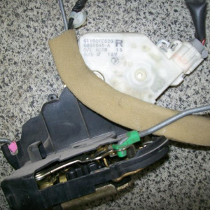 Замок двери Subaru GG3 Impreza перед, прав