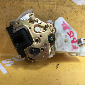 Замок двери Nissan B15 Sunny зад, лев