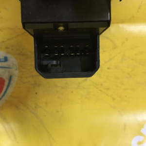 Пульт стеклоподъемника TOYOTA Voltz ZZE136 перед, прав 18 контактов 84820-01030