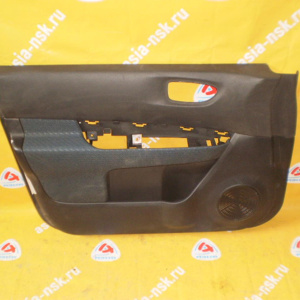 Обшивка двери Nissan Wingroad Y12 перед, лев