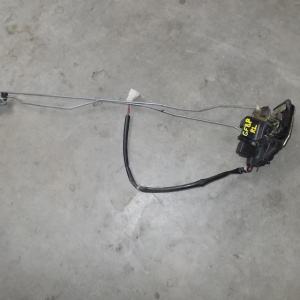 Замок двери Mazda GF8P Capella зад, лев