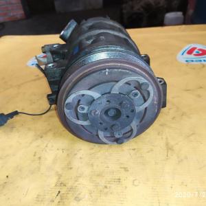 Компрессор кондиционера Nissan QR20 Serena U30/C24