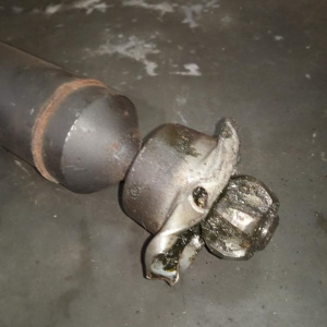 Кардан Volvo SZ XC70 B5254T2 5AT 8689915 (дефект шруса D=76 mm) 30713371