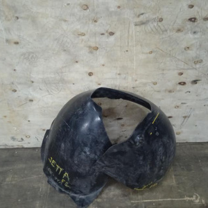 Подкрылок Volkswagen Jetta '2006-2011 перед, лев 1K5805977B