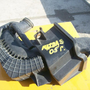 Воздухозаборник Mazda 3 BK '2005