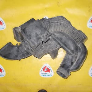 Воздухозаборник Mazda 3 BK '2005