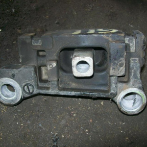 Подушка двигателя Nissan MR20 G11 акпп перед, лев