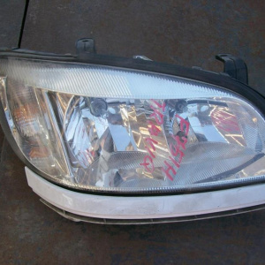Фара SUBARU прав TRAVIQ XM220 '2002