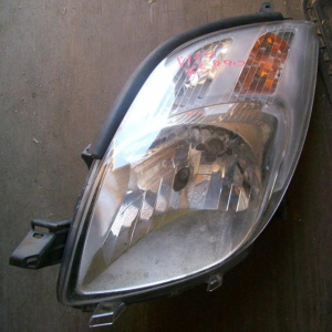 Фара TOYOTA лев Vitz KSP90 '2005-2007 деф.отраж.