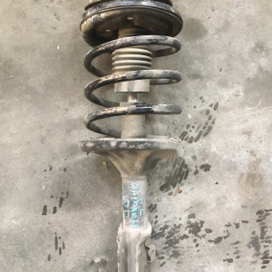 Стойка MITSUBISHI F34A/F36W перед, лев