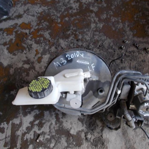 Главный тормозной цилиндр Mazda 3 '2010 с вакуумником