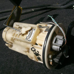 Бензонасос Suzuki Aerio RB21S