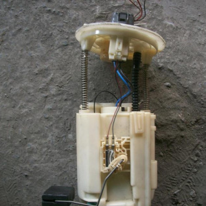 Бензонасос Toyota Prius NHW10