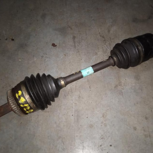 Привод Hyundai JM/BH Tucson D4EA перед, лев ABS (27/28) 2.0L CRDi VGT 140 л.с. '2006 495012E810