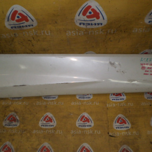 Накладка на дверь Toyota Estima ACR30/40 зад, прав 76915-28030