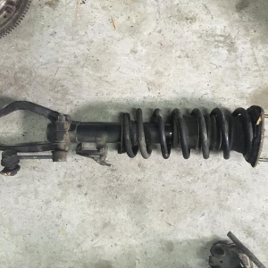 Стойка Toyota GX115 Verossa перед, лев