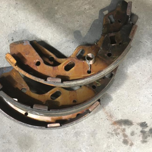 Колодки тормозные Mazda Demio DW3W drum R