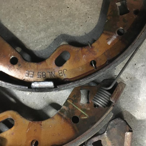 Колодки тормозные Mazda Demio DW3W drum R