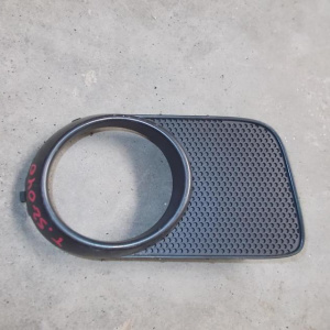 Заглушка в бампер Toyota Wish ZNE10 '2003-2005 R т.52-040