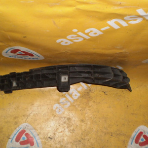 Крепление бампера Toyota Corolla Fielder NZE120 зад, лев 52576-13020