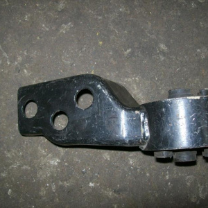 Подушка двигателя Mazda B3/B5 Demio DW3W перед, прав D26839060 / DA98-39-060