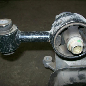 Подушка двигателя Nissan MR18/20 G11/Y12 R в
