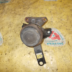 Подушка двигателя Toyota Caldina ST215 перед, прав