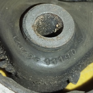 Подушка двигателя Toyota 4E/5E Raum/Corsa EXZ10/EL50 перед, лев 12372-11180 / 12372-11190