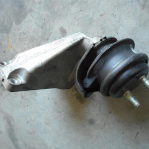 Подушка двигателя Toyota 1G Mark II GX110 L