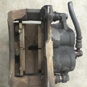 Суппорт Toyota ST202/ST205/ST206/ST215 3S-GE перед, лев 47730-21010 (40T28 )2 поршня Caldina