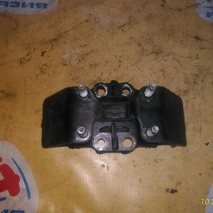 Подушка двигателя Toyota 1G-FE Mark II GX90/GX100 2WD акпп ( 5J ) 12371-70050