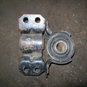 Подушка двигателя Toyota #X8#/9# подушка задней балки