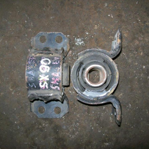 Подушка двигателя Toyota #X8#/9# подушка задней балки