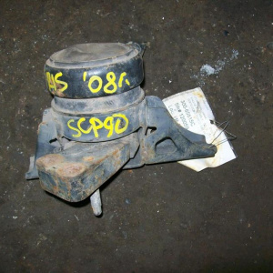 Подушка двигателя Toyota 2SZ Yaris SCP90 перед, прав