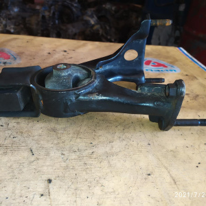 Подушка двигателя Toyota 1AZ-FSE Noah AZR60 ДЕФЕКТ R