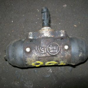 Тормозной цилиндр Toyota KZH10# R