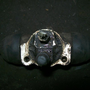 Тормозной цилиндр Toyota KZH10# R