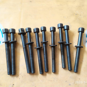 Болт ГБЦ Nissan QR25 X-Trail T31 комплект 11056-AR002