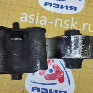 Подушка двигателя Mazda L3/LF Atenza/Mazda6 GG3P/GY3W 2WD a/t зад. низ косточка ДЕФЕКТ + крепение к акпп R GJ6A39040A / GJ6G3904XA
