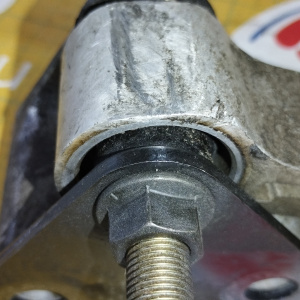 Подушка двигателя Mazda L3/LF Atenza/Mazda6 GG3P/GY3W 2WD a/t зад. низ косточка ДЕФЕКТ + крепение к акпп R GJ6A39040A / GJ6G3904XA