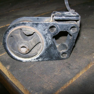 Подушка двигателя Subaru R2 RC1 R