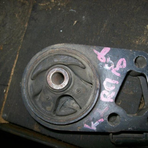 Подушка двигателя Subaru R2 RC1 R