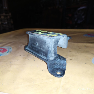Подушка двигателя Toyota 2E Corolla EE90 a/t акпп A132L, под двс R н 12363-11020 / 1T-5101