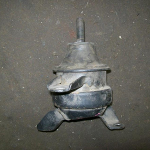 Подушка двигателя Honda D15B/D16A MB# перед, лев